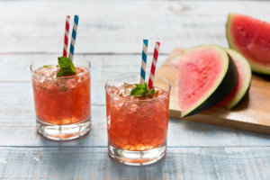 Cocktails fraise-pastèque sans alcool